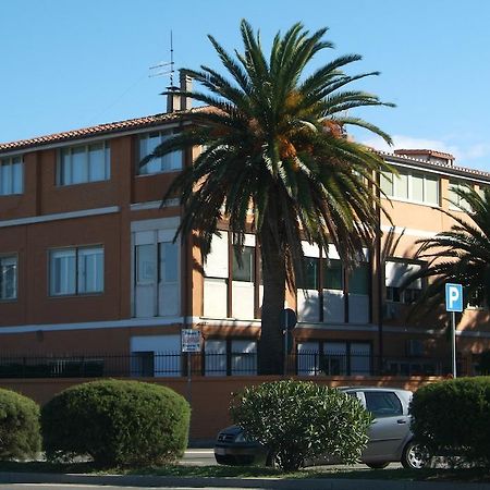 B&Beach Cagliari Guest House Bagian luar foto