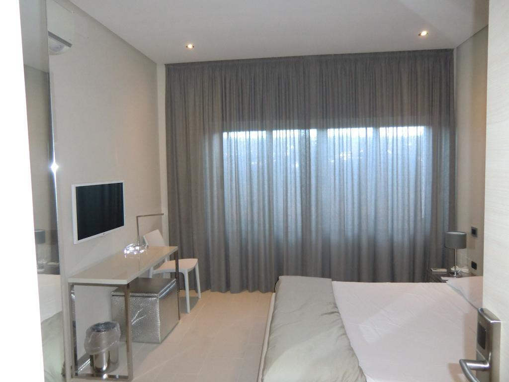 B&Beach Cagliari Guest House Bagian luar foto