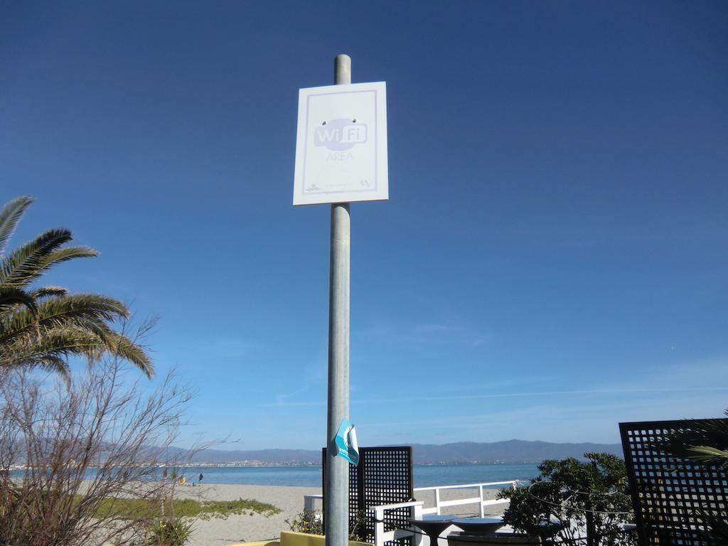 B&Beach Cagliari Guest House Bagian luar foto