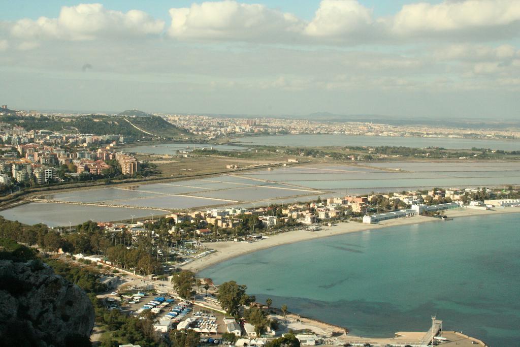B&Beach Cagliari Guest House Bagian luar foto