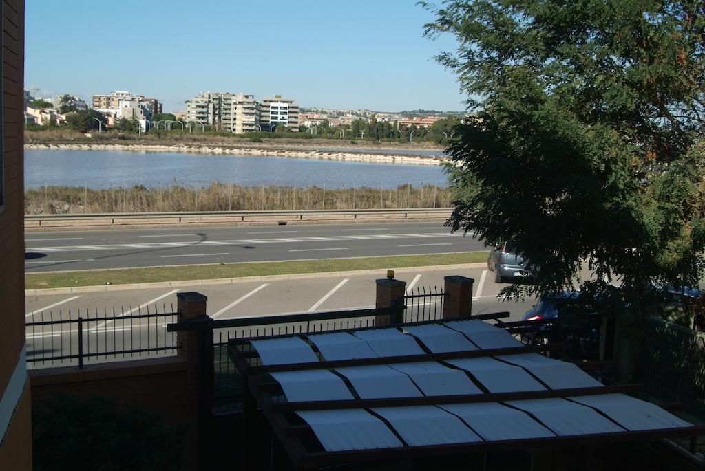 B&Beach Cagliari Guest House Bagian luar foto