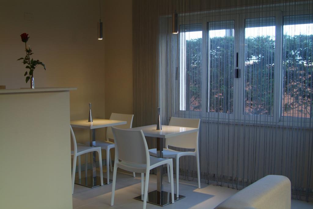 B&Beach Cagliari Guest House Bagian luar foto