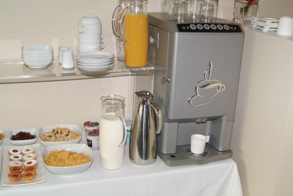 B&Beach Cagliari Guest House Bagian luar foto