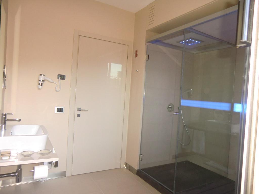 B&Beach Cagliari Guest House Bagian luar foto